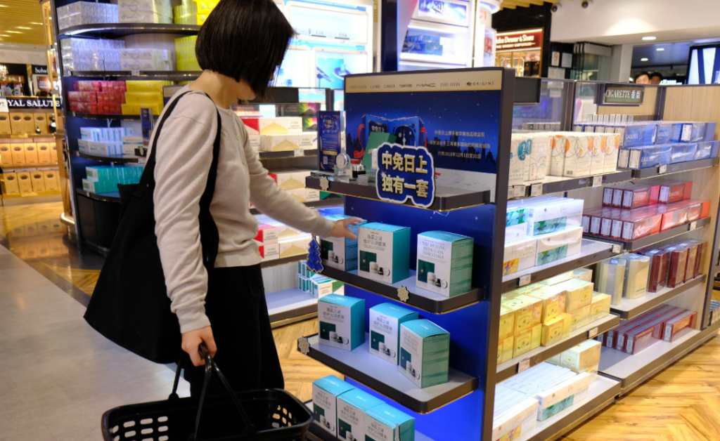 Shopper touching textured box