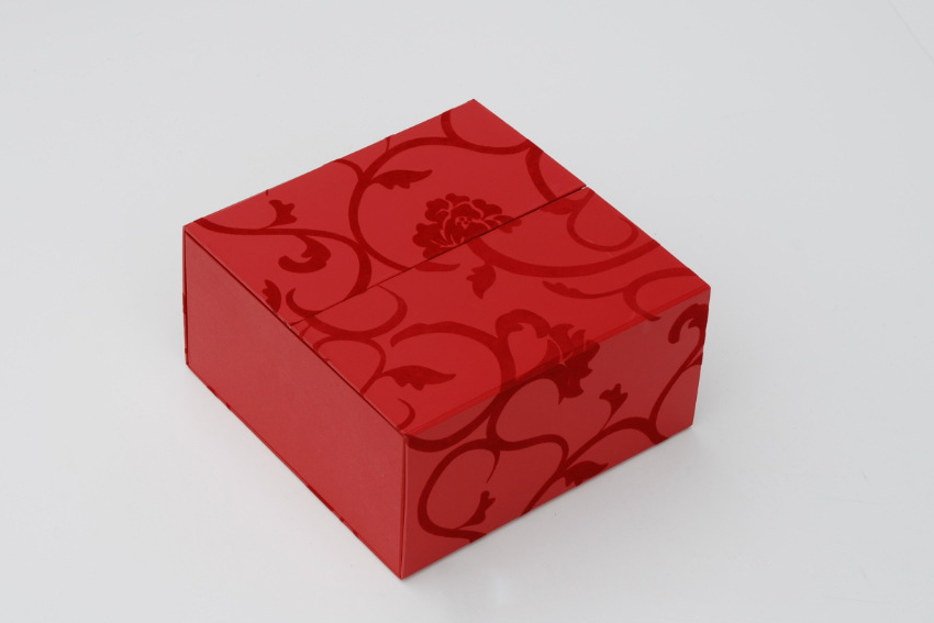 Tactile flocked packaging experience